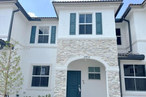 Touwnhouse à vendre à Miami, Floride: 3 chambres, 137.77 m2 № 1845479 - photo 1
