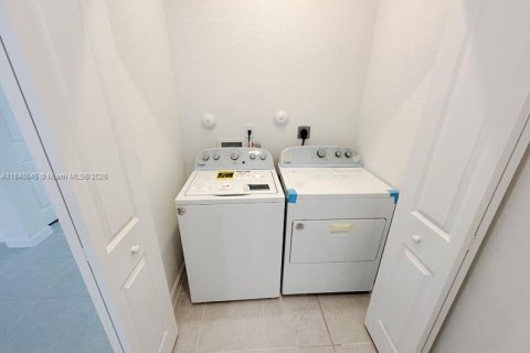 Touwnhouse à vendre à Miami, Floride: 3 chambres, 137.77 m2 № 1845479 - photo 20