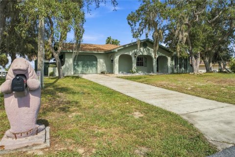 House in Crystal River, Florida 2 bedrooms, 137.87 sq.m. № 2391365 - photo 2