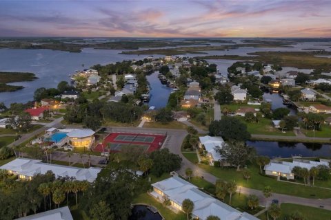 House in Crystal River, Florida 2 bedrooms, 137.87 sq.m. № 2391365 - photo 4