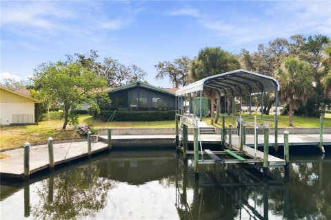 House in Crystal River, Florida 2 bedrooms, 137.87 sq.m. № 2391365 - photo 6