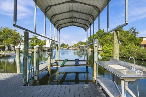 House in Crystal River, Florida 2 bedrooms, 137.87 sq.m. № 2391365 - photo 3