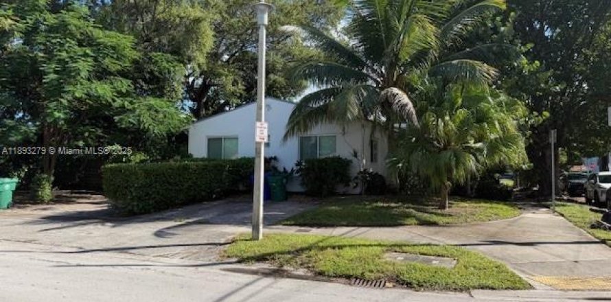 Villa ou maison à Miami, Floride 2 chambres, 195.09 m2 № 2077195