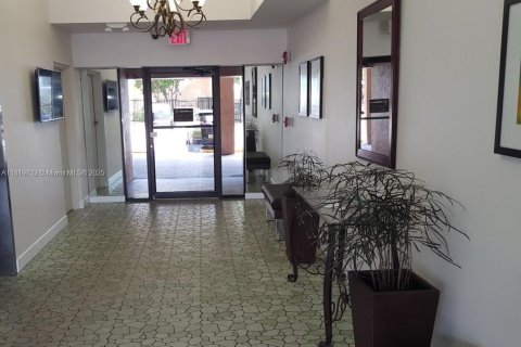 Copropriété à vendre à North Miami, Floride: 1 chambre, 83.61 m2 № 1977242 - photo 5