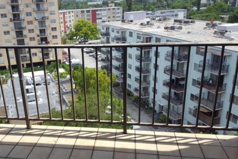 Copropriété à vendre à North Miami, Floride: 1 chambre, 83.61 m2 № 1977242 - photo 1