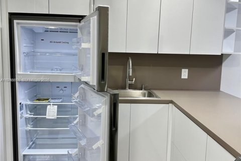 Copropriété à louer à Miami Gardens, Floride: 2 chambres, 67.82 m2 № 1998041 - photo 2