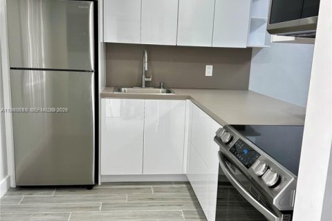 Copropriété à louer à Miami Gardens, Floride: 2 chambres, 67.82 m2 № 1998041 - photo 3