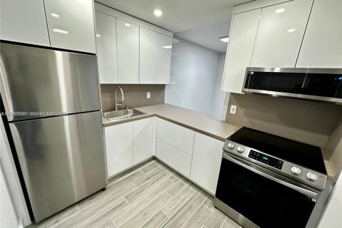 Copropriété à louer à Miami Gardens, Floride: 2 chambres, 67.82 m2 № 1998041 - photo 5