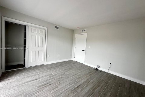 Copropriété à louer à Miami Gardens, Floride: 2 chambres, 67.82 m2 № 1998041 - photo 18