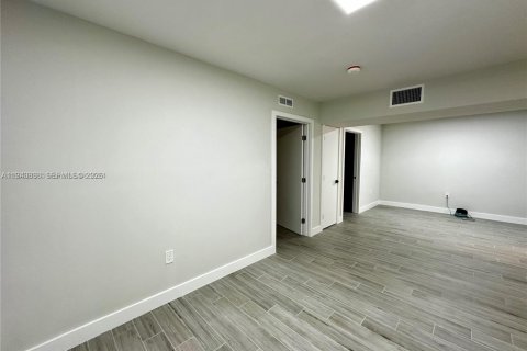 Copropriété à louer à Miami Gardens, Floride: 2 chambres, 67.82 m2 № 1998041 - photo 6