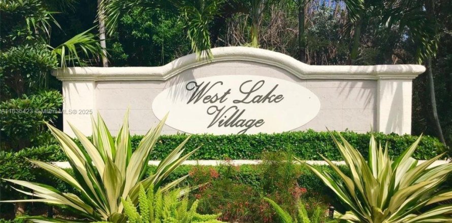 Villa ou maison à Hollywood, Floride 3 chambres, 178.28 m2 № 1818309