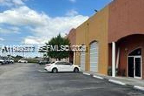 Immobilier commercial à Hialeah, Floride № 2089139