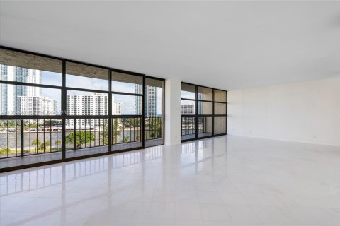 Copropriété à vendre à Hallandale Beach, Floride: 2 chambres, 132.85 m2 № 1997125 - photo 8