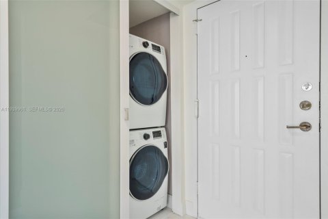 Copropriété à vendre à Hallandale Beach, Floride: 2 chambres, 132.85 m2 № 1997125 - photo 28