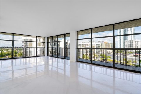 Copropriété à vendre à Hallandale Beach, Floride: 2 chambres, 132.85 m2 № 1997125 - photo 17