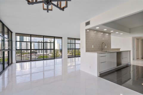Copropriété à vendre à Hallandale Beach, Floride: 2 chambres, 132.85 m2 № 1997125 - photo 12