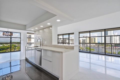 Copropriété à vendre à Hallandale Beach, Floride: 2 chambres, 132.85 m2 № 1997125 - photo 2