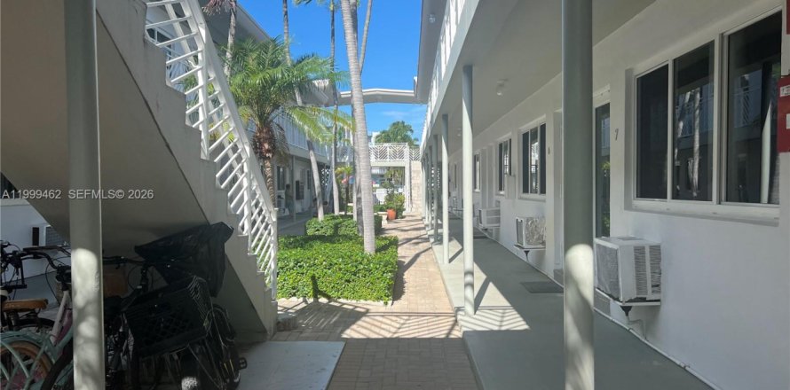 Estudio en el Condominio en Miami Beach, Florida  № 2064249