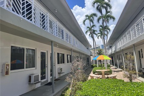 Condominio en alquiler en Miami Beach, Florida, 39.02 m2 № 2064249 - foto 2