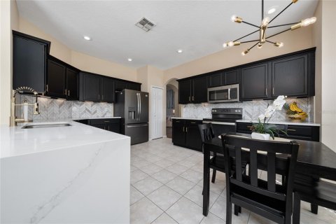 Villa ou maison à vendre à Kissimmee, Floride: 5 chambres, 259.57 m2 № 1732338 - photo 10