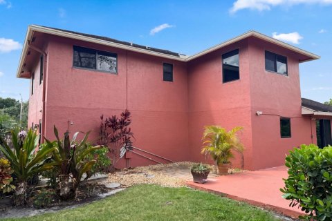 House in Royal Palm Beach, Florida 3 bedrooms, 150.69 sq.m. № 2191966 - photo 15