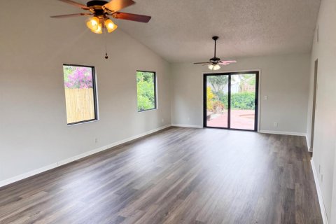House in Royal Palm Beach, Florida 3 bedrooms, 150.69 sq.m. № 2191966 - photo 3