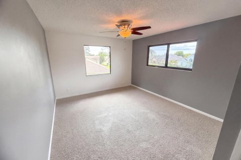 House in Royal Palm Beach, Florida 3 bedrooms, 150.69 sq.m. № 2191966 - photo 10