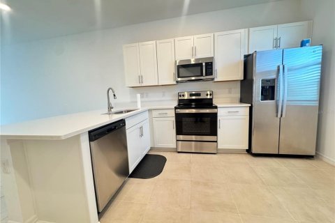 Townhouse in Sarasota, Florida 2 bedrooms, 110.27 sq.m. № 2197413 - photo 2