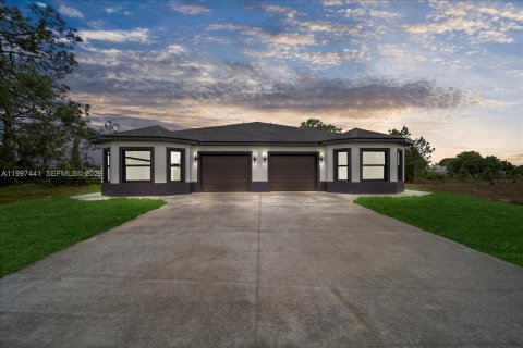 Commercial property in Lehigh Acres, Florida № 2063717