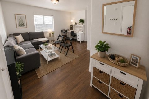 Condo in Miami, Florida, 1 bedroom  № 2086356