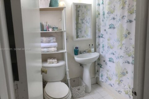 Condo in Miami, Florida, 1 bedroom  № 2086356 - photo 13