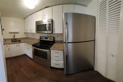 Condo in Miami, Florida, 1 bedroom  № 2086356 - photo 4