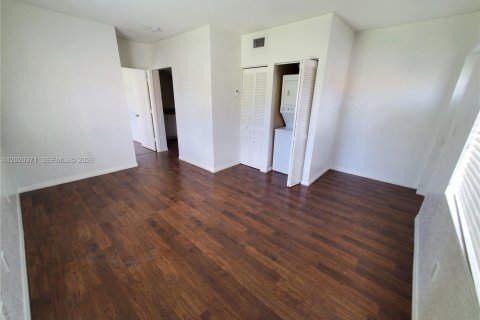 Condo in Miami, Florida, 1 bedroom  № 2086356 - photo 6