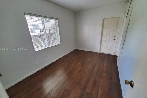 Condo in Miami, Florida, 1 bedroom  № 2086356 - photo 12