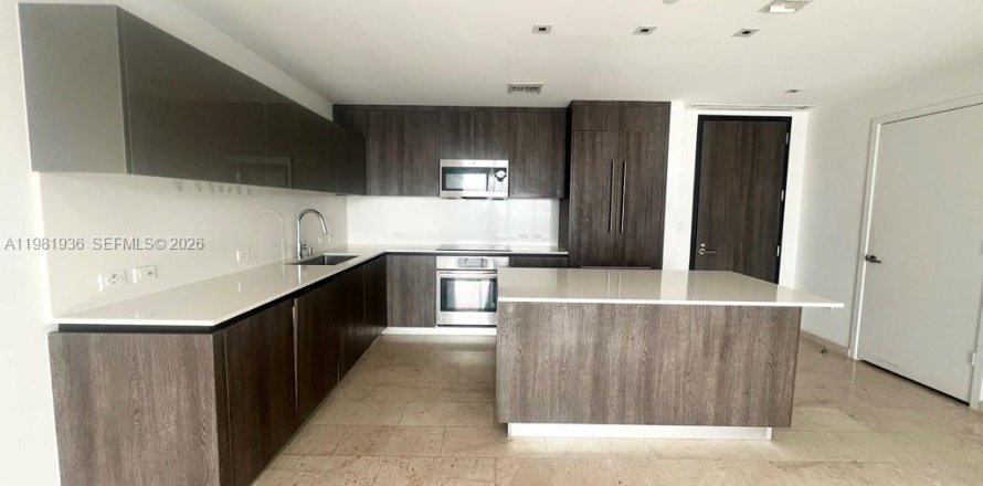 Condo in Miami, Florida, 2 bedrooms  № 2043157
