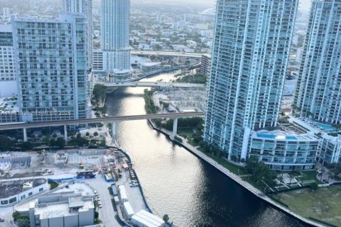 Condo in Miami, Florida, 2 bedrooms  № 2043157 - photo 19