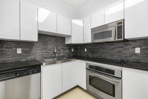 Condominio en alquiler en Miami Beach, Florida, 1 dormitorio, 63.45 m2 № 2069193 - foto 16