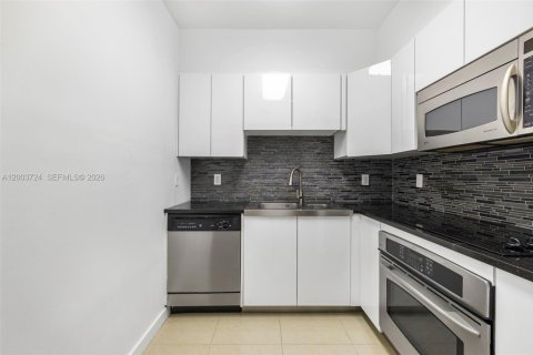 Condominio en alquiler en Miami Beach, Florida, 1 dormitorio, 63.45 m2 № 2069193 - foto 17