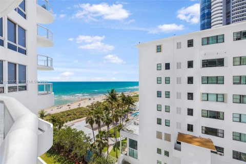 Condominio en Miami Beach, Florida, 1 dormitorio  № 2069193
