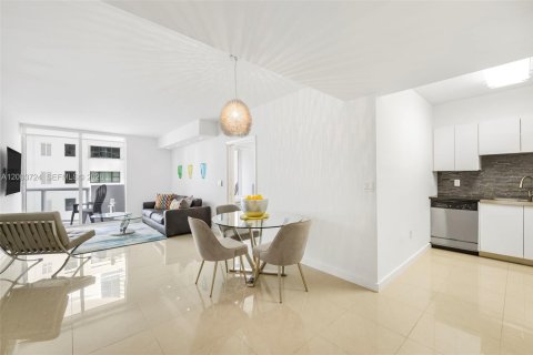 Condominio en alquiler en Miami Beach, Florida, 1 dormitorio, 63.45 m2 № 2069193 - foto 4
