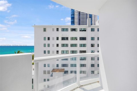 Condominio en alquiler en Miami Beach, Florida, 1 dormitorio, 63.45 m2 № 2069193 - foto 25