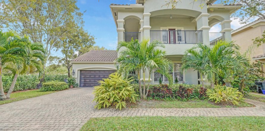 House in West Palm Beach, Florida 5 bedrooms, 270.53 sq.m. № 1081487