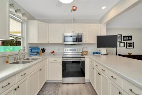 Casa en venta en Gulfport, Florida, 3 dormitorios, 123 m2 № 1826566 - foto 17