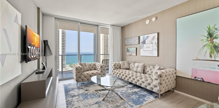 Кондоминиум с 2 спальнями в Холливуд, Флорида № 1958874