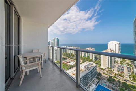 Снять в аренду кондоминиум в Холливуд, Флорида 2 спальни, 98.01м2, № 1958874 - фото 24