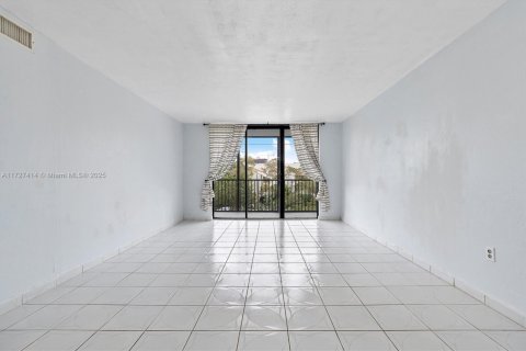Condo in North Miami, Florida, 2 bedrooms  № 1480494 - photo 4