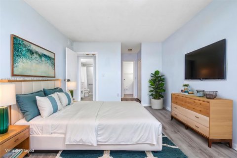 Condo in North Miami, Florida, 2 bedrooms  № 1480494 - photo 7