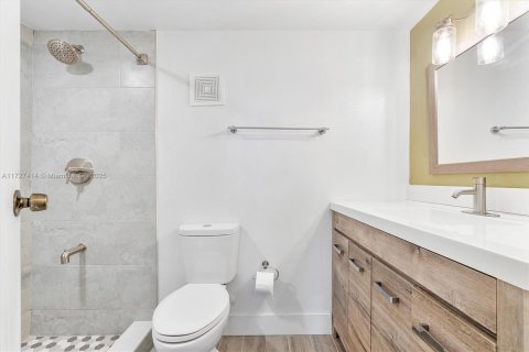 Condo in North Miami, Florida, 2 bedrooms  № 1480494 - photo 9