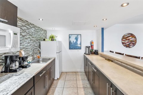 Condo in North Miami, Florida, 2 bedrooms  № 1480494 - photo 22
