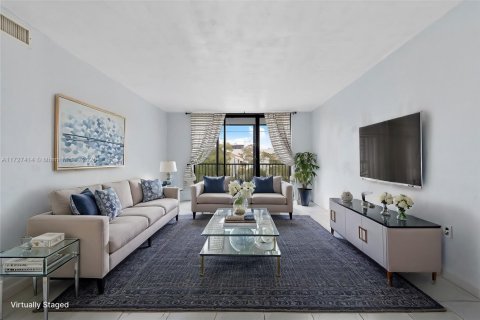 Condo in North Miami, Florida, 2 bedrooms  № 1480494 - photo 3
